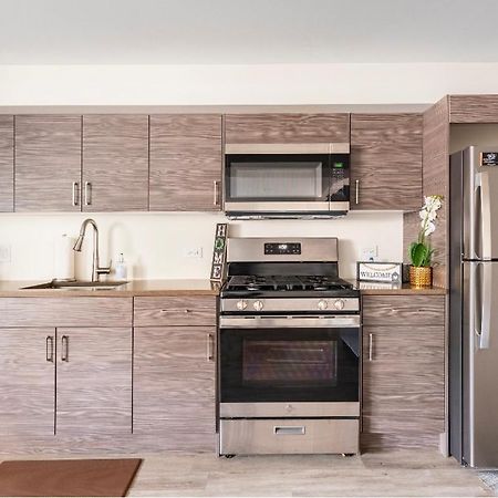 Cozy 2 Brm Apartment Mins Away From United Center Чикаго Екстериор снимка