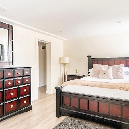 Cozy 2 Brm Apartment Mins Away From United Center Чикаго Екстериор снимка