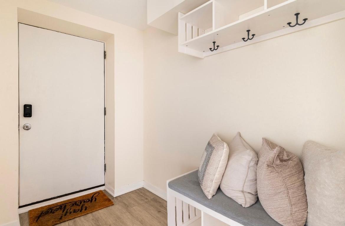 Cozy 2 Brm Apartment Mins Away From United Center Чикаго Екстериор снимка