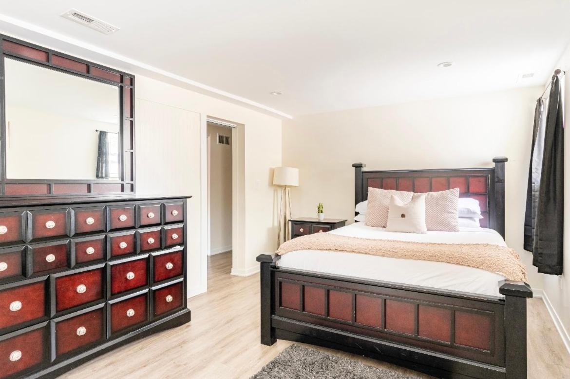 Cozy 2 Brm Apartment Mins Away From United Center Чикаго Екстериор снимка